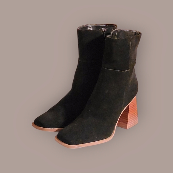 Women  Suede Black Chunky Heel Ankle Boots By Crown Vintage Size 10M - Picture 3 of 10